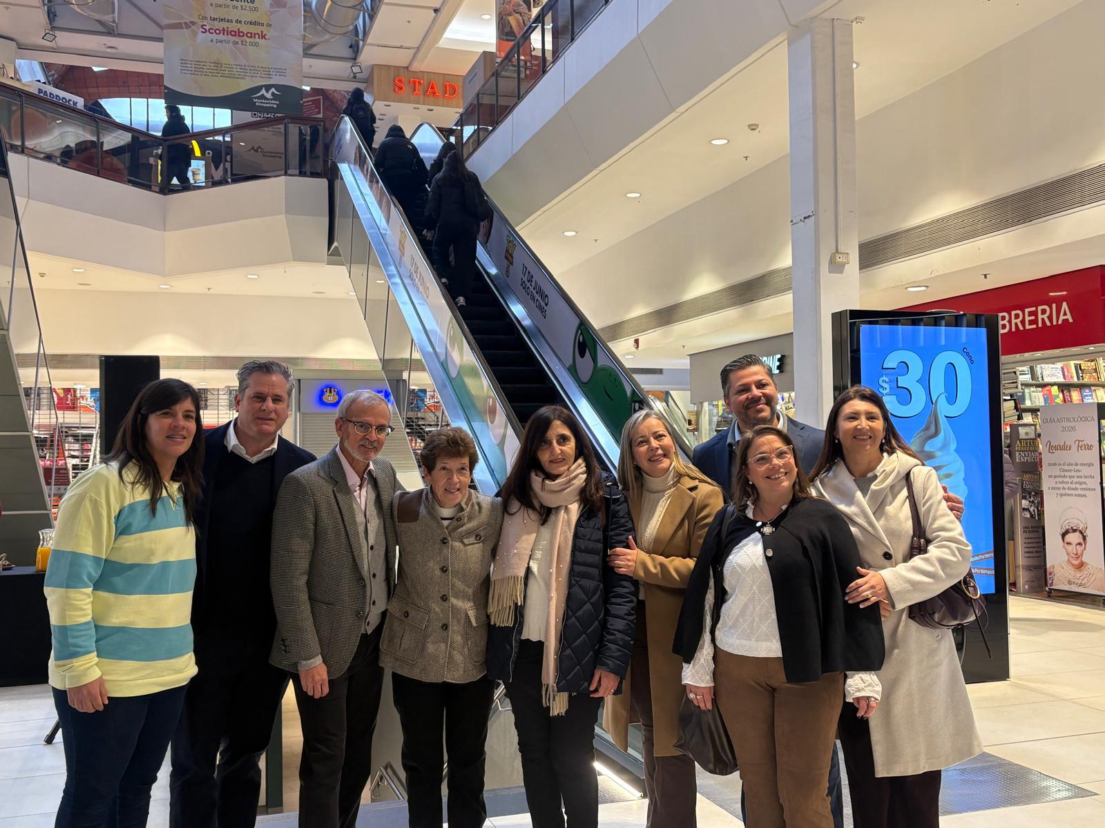 Inauguración del primer baño para personas ostomizadas en Montevideo Shopping,